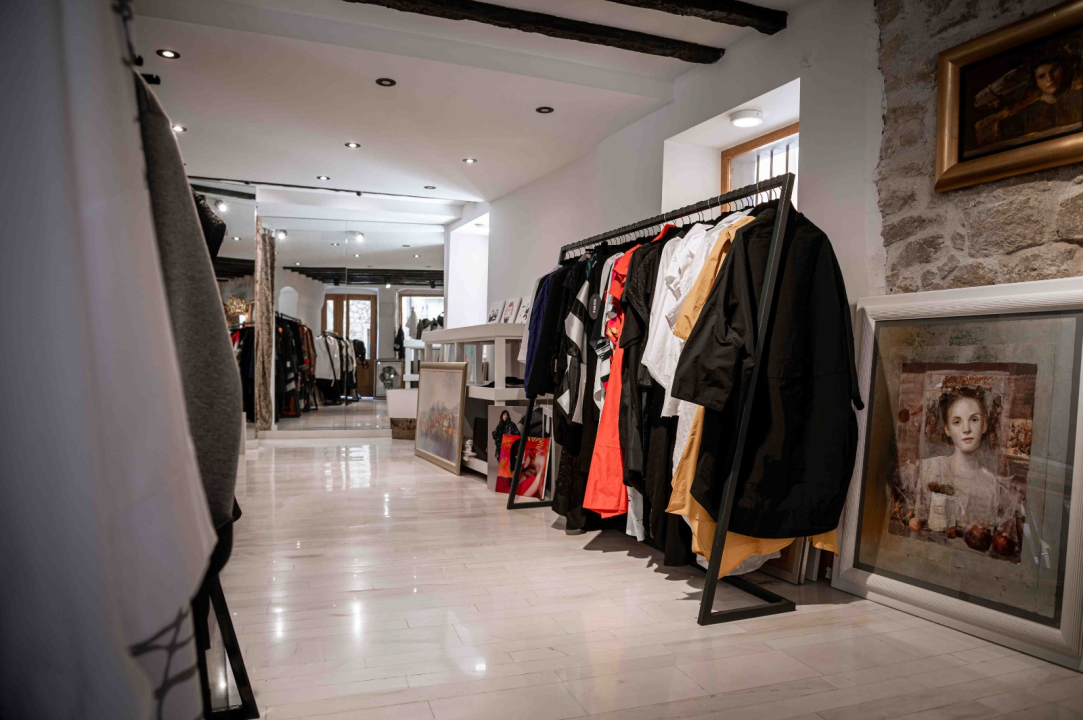 FOTO Proljeće u Galeriji Juraj Dalmatinac: Unikatna umjetnička djela, popusti i modni noviteti!