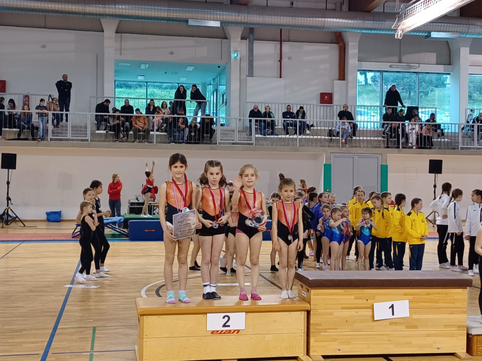 FOTO: Gimnastičari Dišpeta nastupili u Solinu, u dvije konkurencije osvojili ekipnu prvu poziciju