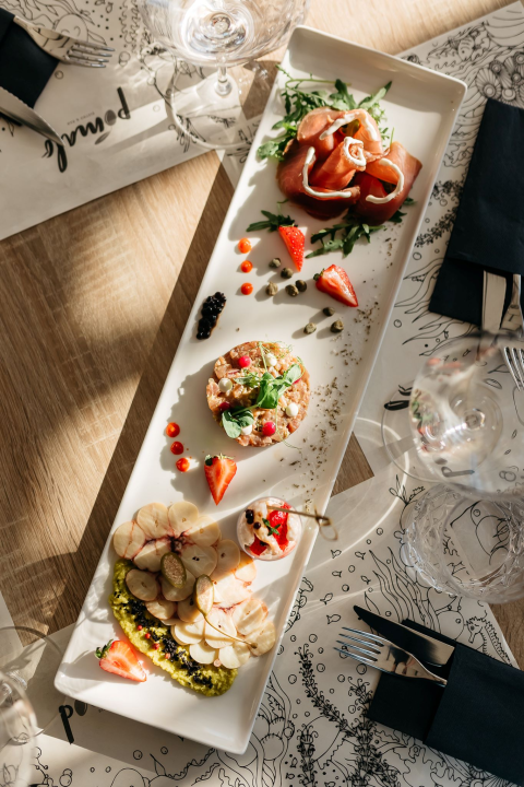 Gastro raj uz more: Bistro & Bar Pomalo ponovno otvara svoja vrata za nadolazeću sezonu
