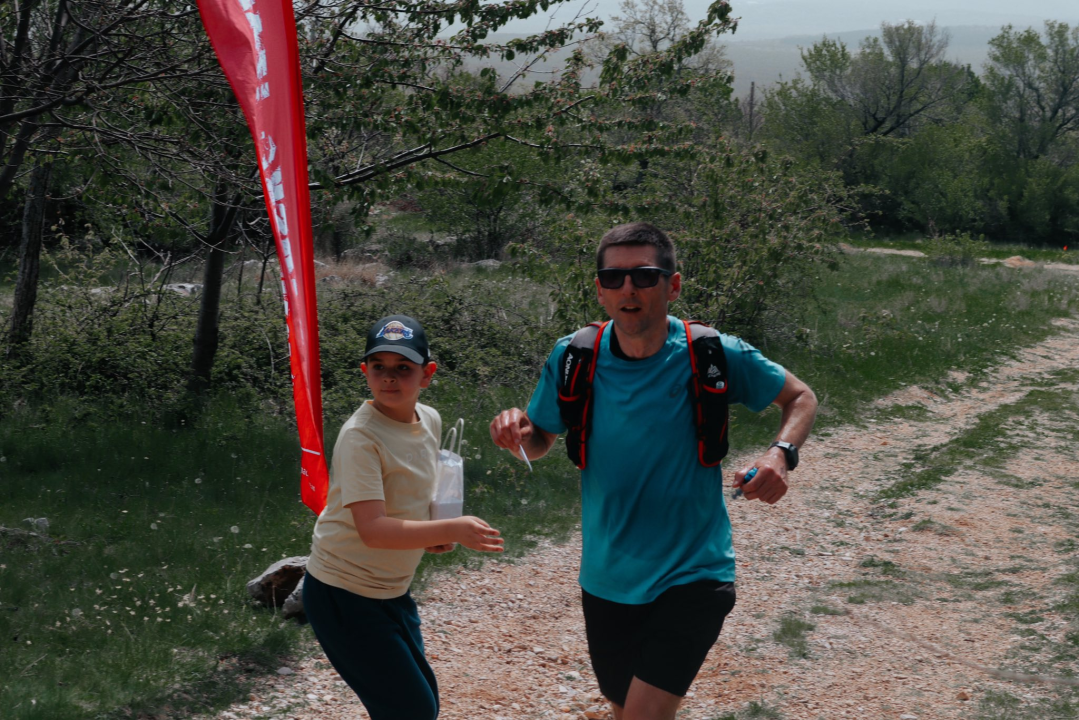 Sto trkača pokorilo Sinjal. Slavili Ante Pešić Golub i Ivana Vrvilo Baučić