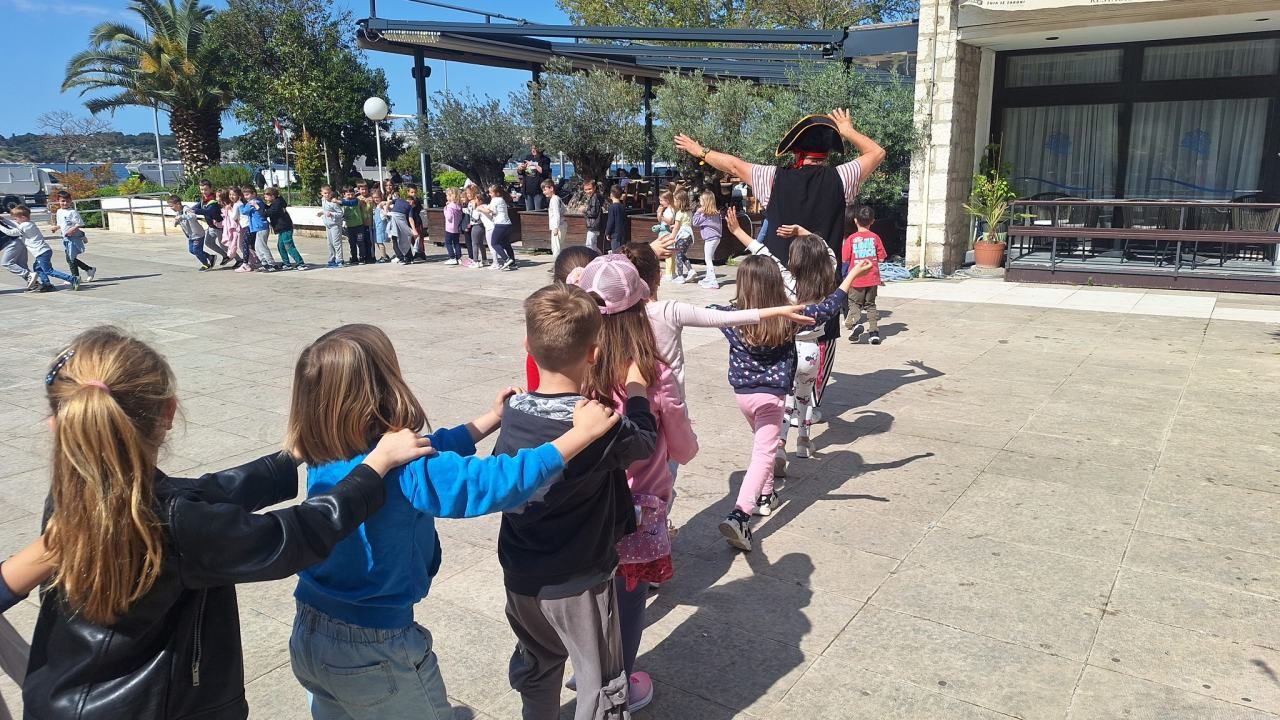 Predstava 'Eko Jeka i čarobna planeta' oduševila šibenske predškolce