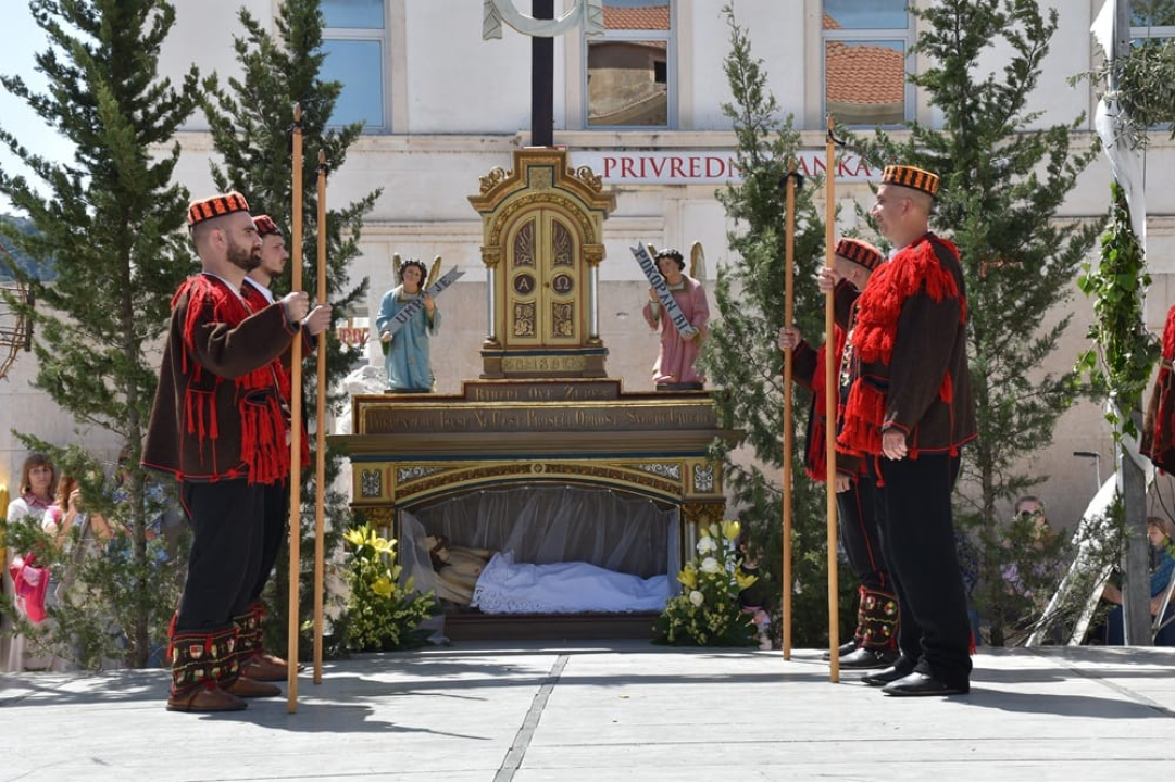 Mirlovićke žudije na festivalu u Opuzenu