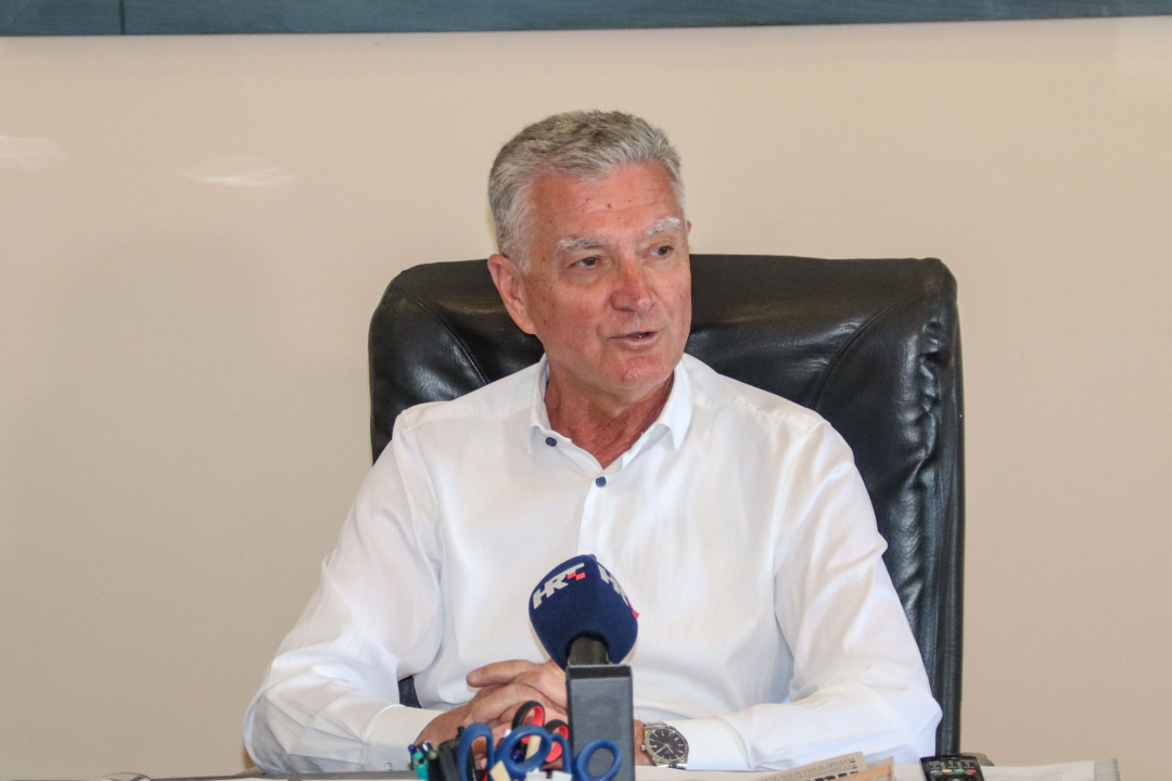 Šibenske košarkašice posjetile gradonačelnika Burića: 'Ovaj rezultat ponos je cijelog grada'