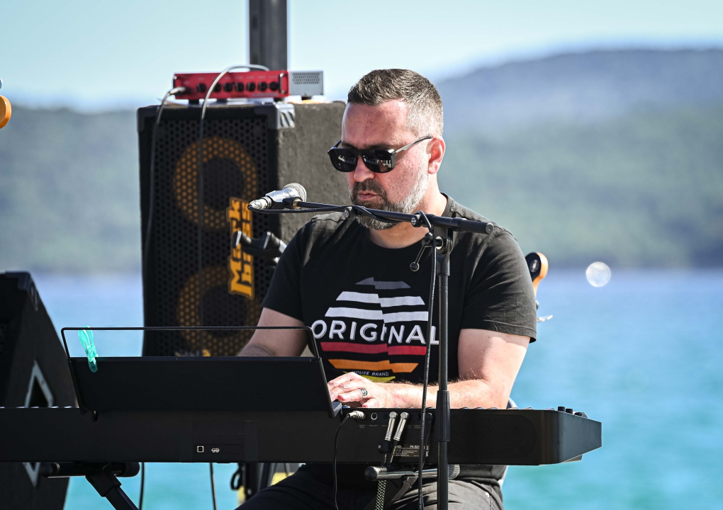 Prvosvibanjska fešta na Jadriji: Neki to vole vruće zagrijali publiku, na Fenikse još stignete