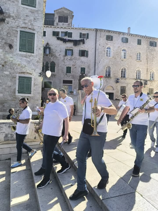 Šibenska narodna glazba budnicom obilježila 1. svibnja, fešte diljem županije