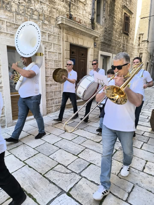 Šibenska narodna glazba budnicom obilježila 1. svibnja, fešte diljem županije