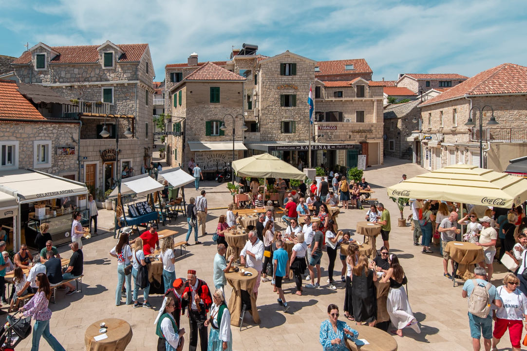 'Taste like...marenda' u Primoštenu: U dobroj hrani i zabavnom programu uživali i domaći i furešti