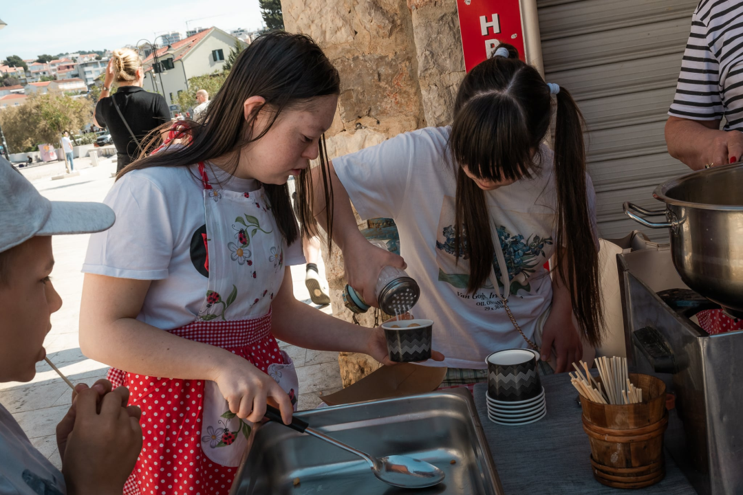 'Taste like...marenda' u Primoštenu: U dobroj hrani i zabavnom programu uživali i domaći i furešti