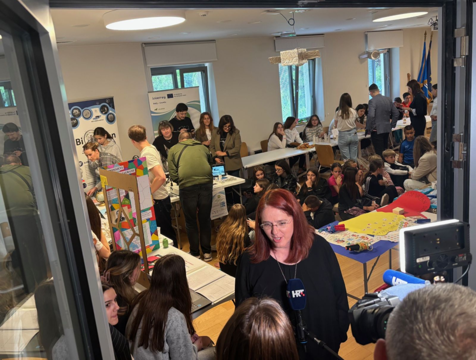 u Posjetiteljskom centru 'Kanal sv. Ante' znanost okupila učenike, mentore i profesore iz cijele županije 