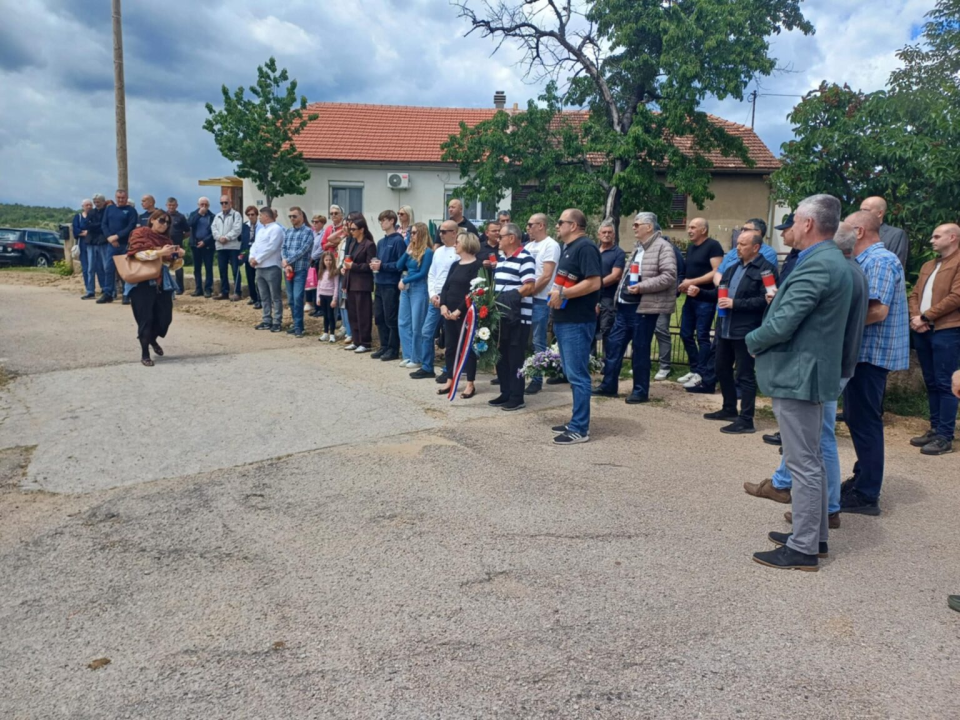 U Marićima kod Knina otkriveno spomen-obilježje Jošku Ćaćiću Begu