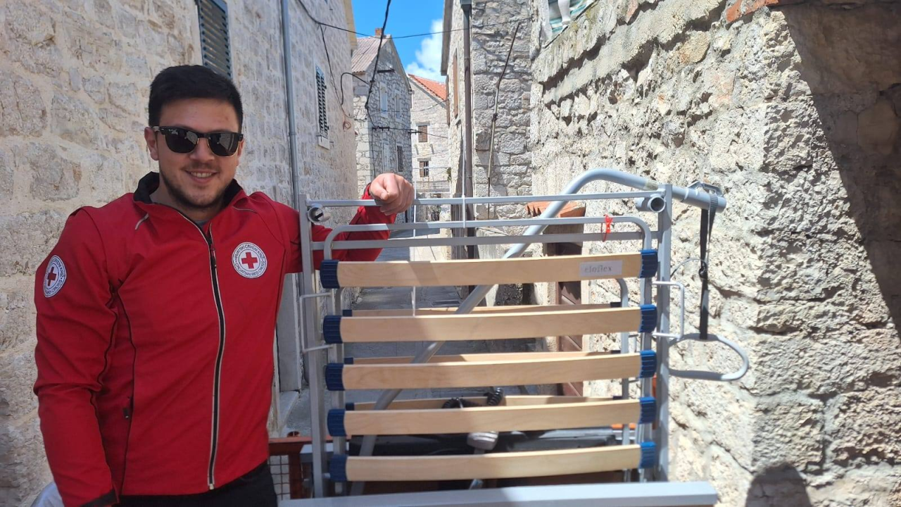 Zahvaljujući Ilijani, mještanima i Crvenom križu korisnik na Prviću dobio medicinski krevet