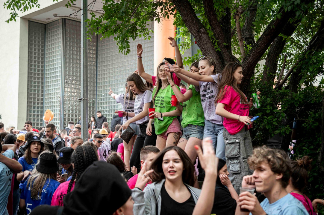 Šibenski maturanti slave zadnji dan škole: 'Volio bih se poslije faksa vratiti ovdje'