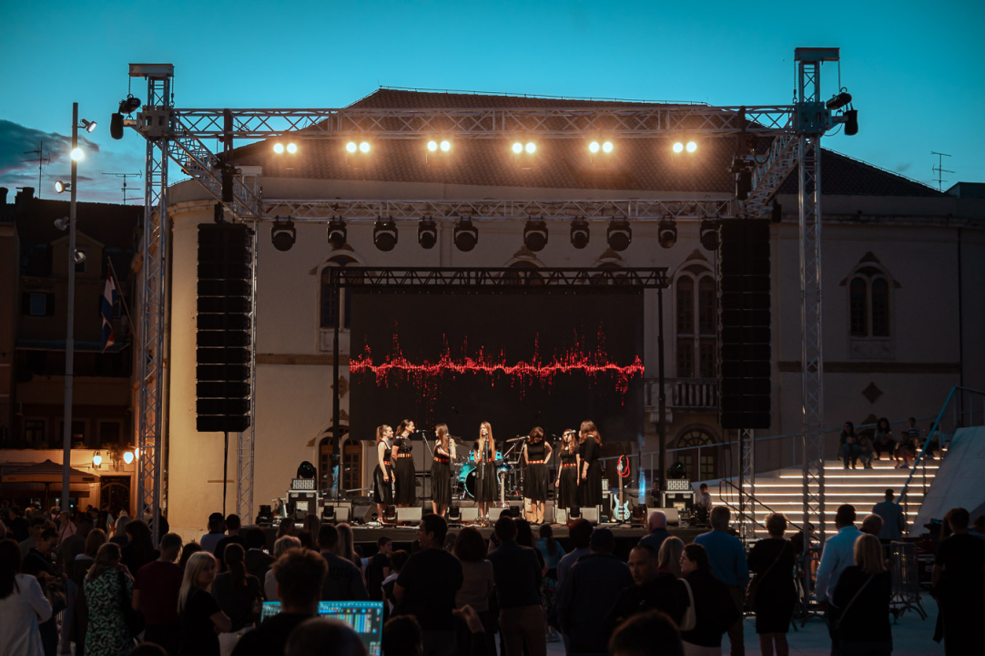 Gimazijalke i Dalmatino na Poljani