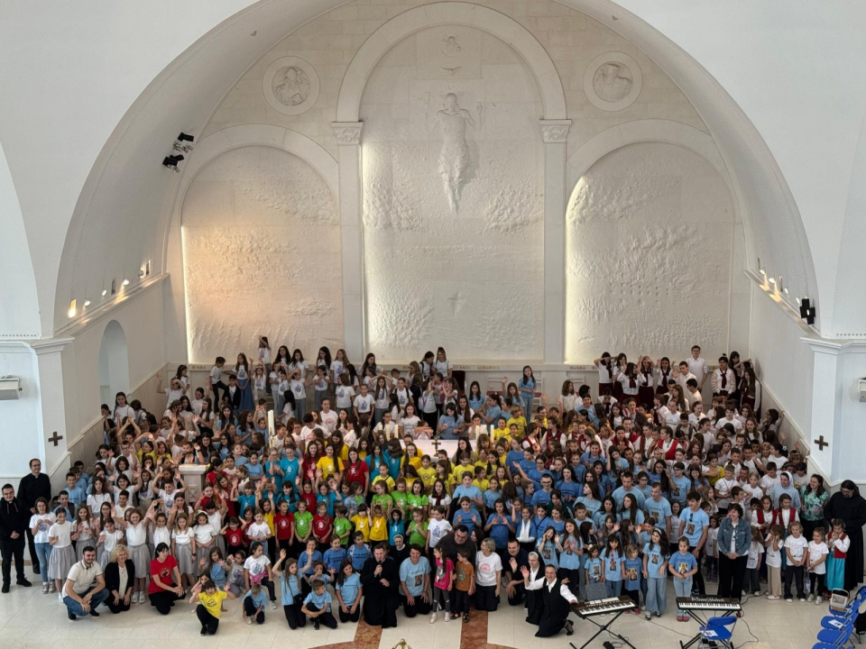 Dječji župni zborovi iz Murtera, Bilica, Knina i Šibenika nastupili na 'Zlatnoj harfi' u Udbini