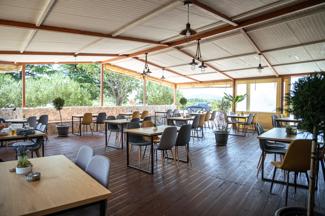 FOTO Glazba uživo i vrhunska spiza – Bore i Ermin u restoranu Mačak!