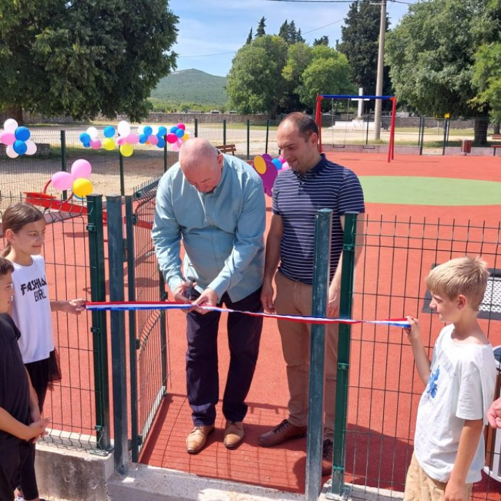 Postor za igru najmlađih: U Mirlović Zagori svečano otvoreno dječje igralište