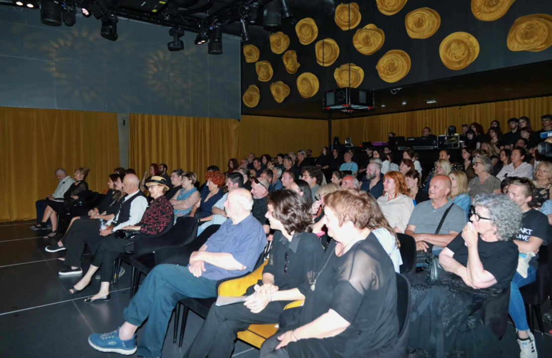 Emotivna komemoracija za Radu Perišu u Arsenu okupila brojne prijatelje i suradnike