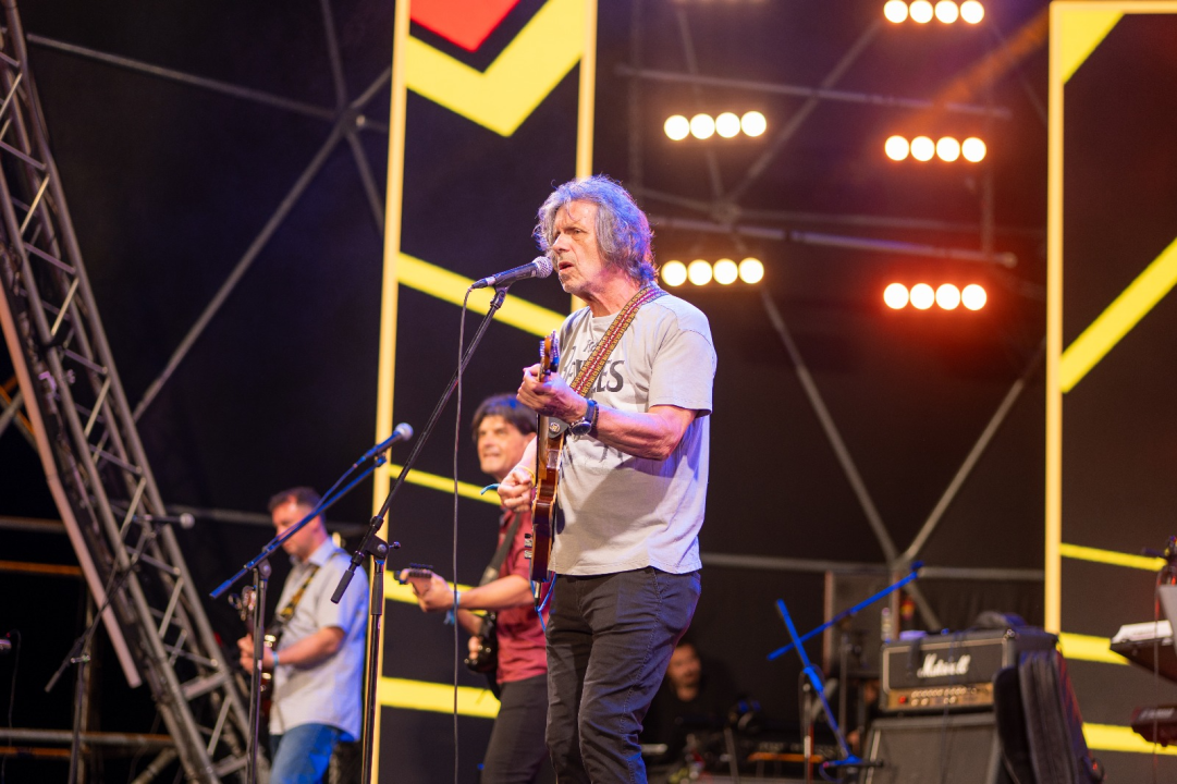 Prva večer CMC festivala u Vodicama oduševila publiku: The Frajle zagrijale atmosferu, Mladen Grdović izazvao delirij na rivi