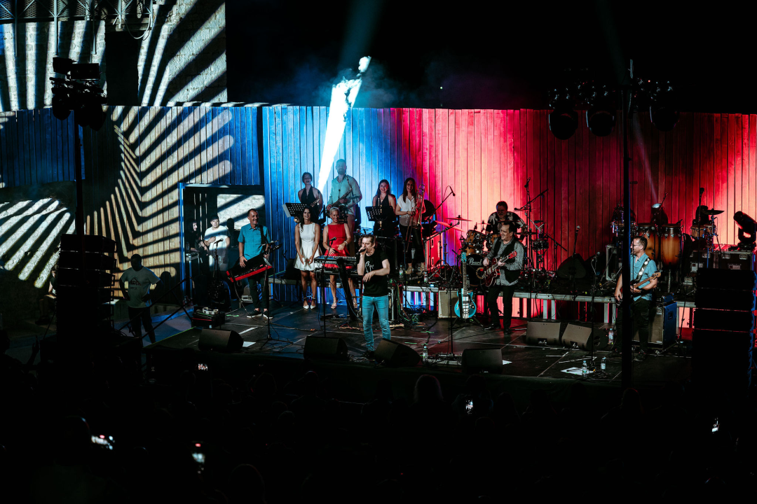 Počelo koncertno ljeto na Tvrđavi sv. Mihovila: Belan proslavio 40 godina karijere i 11 godina pozornice