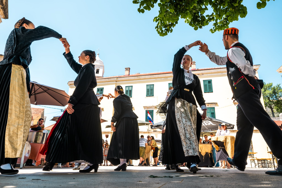 Bobi, vino i kolo: Skradinska marenda spojila tradiciju, glazbu i mirise domaće kuhinje