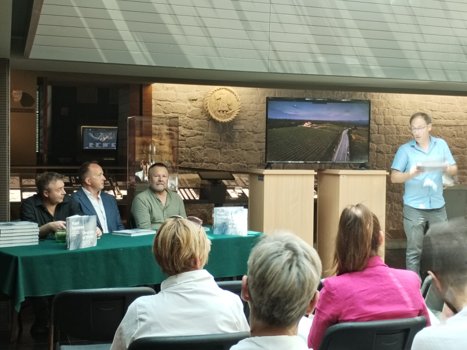 Predstavljena monografija 'Kapi kamena': 'Željeli smo predstaviti običaje naše županije i zastupiti svaku općinu i grad'