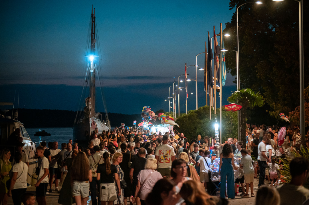 Spektakularan vatromet i grupa Rišpet označili kraj svečanog otvorenja 65. MDF-a