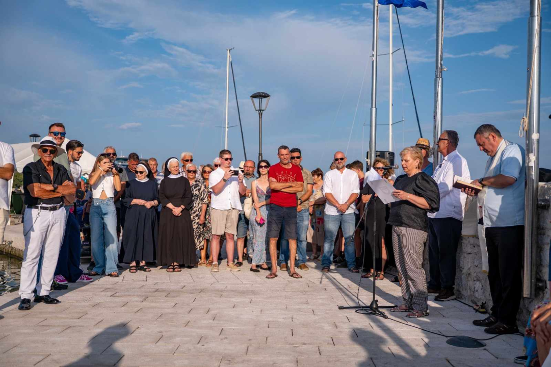Predstavljen brončani 'Šime': Simbol vodičkih težaka s najljepšim pogledom na more
