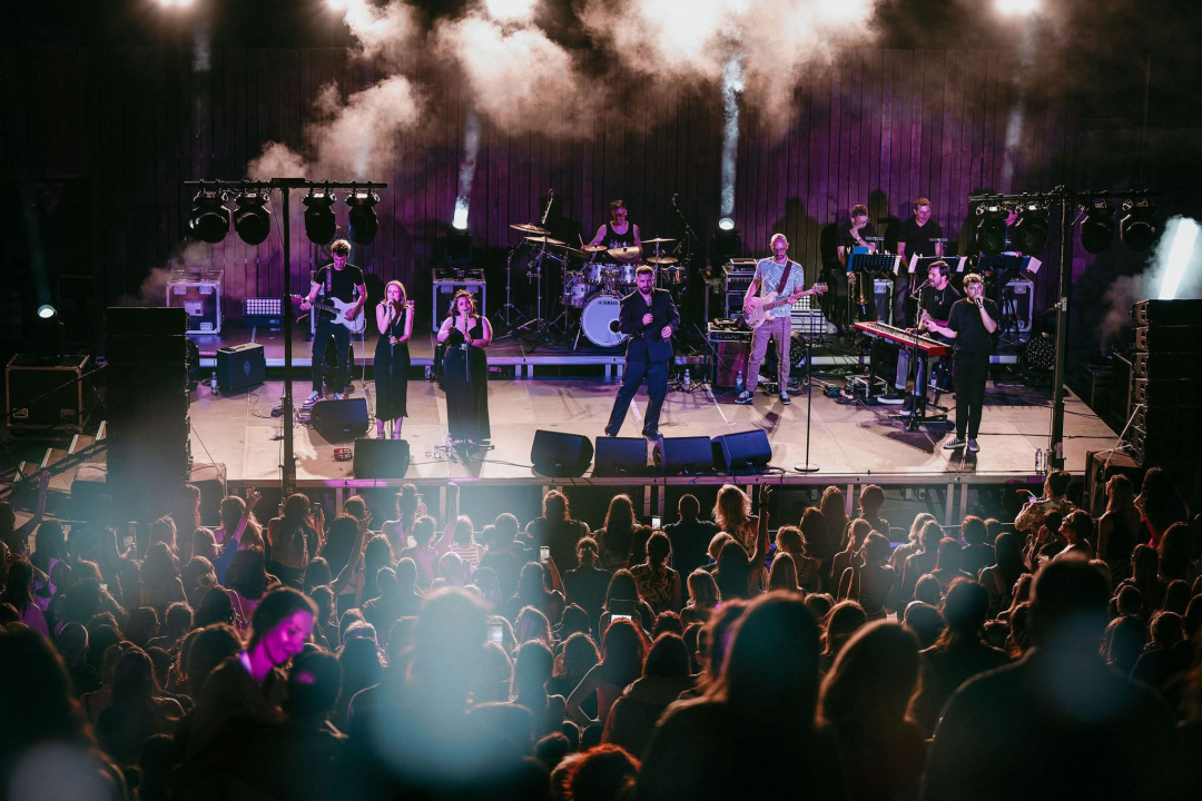 Večer za pamćenje: Matija Cvek & The Funkensteins rasplesali publiku na Tvrđavi sv. Mihovila