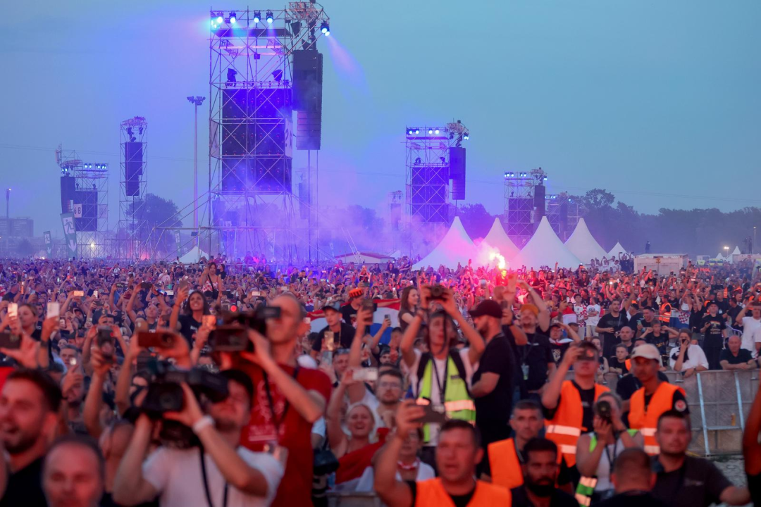 Koncert na Hipodromu počeo vatrometom. Thompson: 'Vratimo se svojim kršćanskim korijenima'