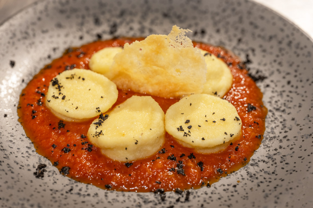 Savršeno jutro u srcu Šibenika: Brunch na terasi s najljepšim pogledom na Kanal sv. Ante