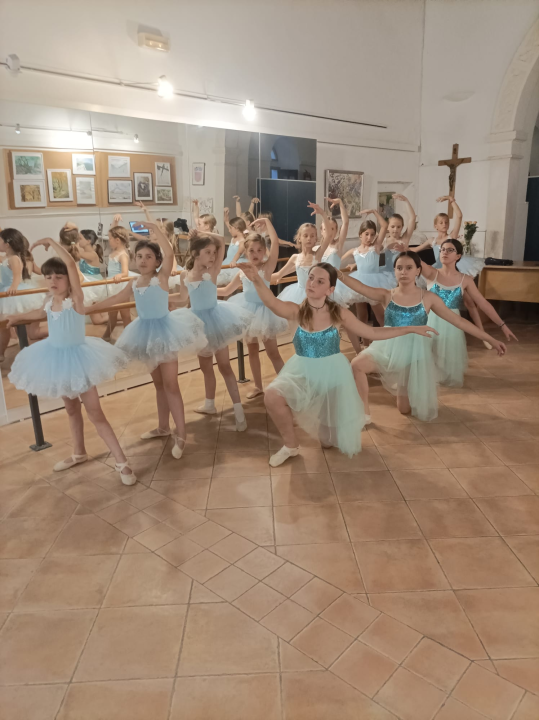 Šibenčanka Meri Višnjić i njene balerine  u Tribunju stvaraju bajku