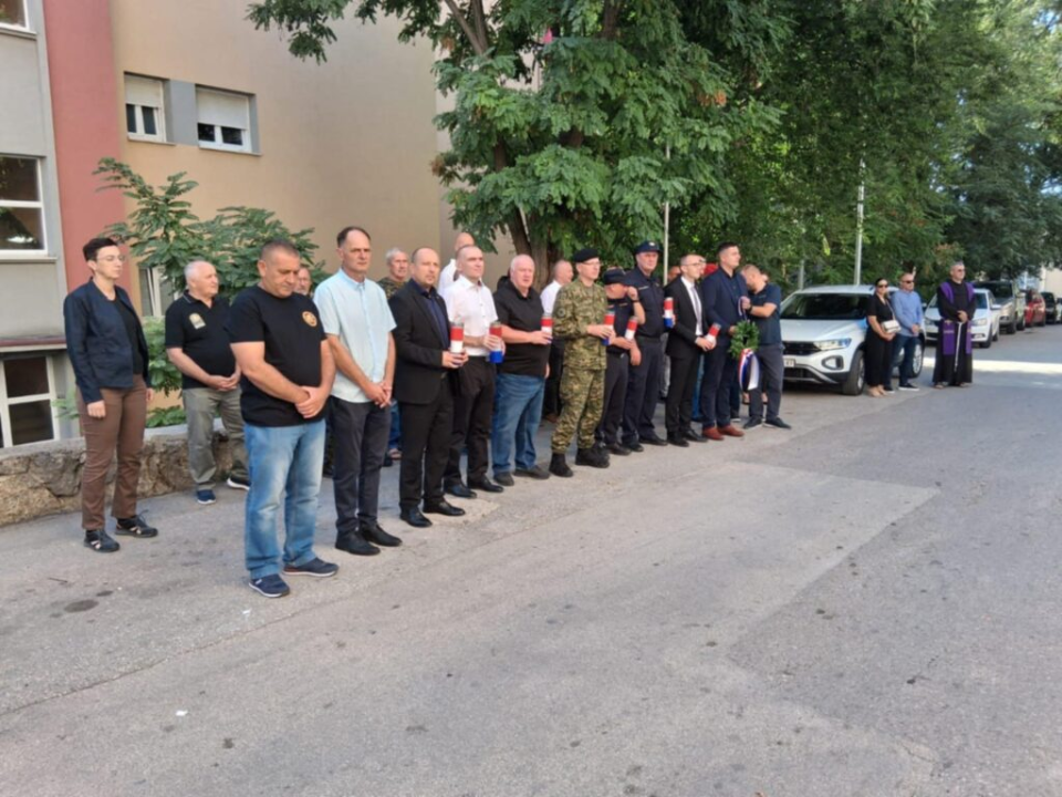 Polaganjem vijenaca u Kninu odana počast poginulim braniteljima Domovinskog rata