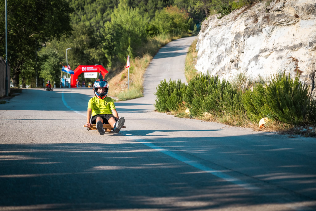 Tradicionalna Utrka karića u Rupama i ove godine oduševila posjetitelje i natjecatelje