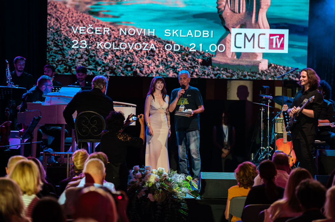 FOTO Đani Stipaničev i klapa Preženca trijumfirali na 28. Dalmatinskoj šansoni