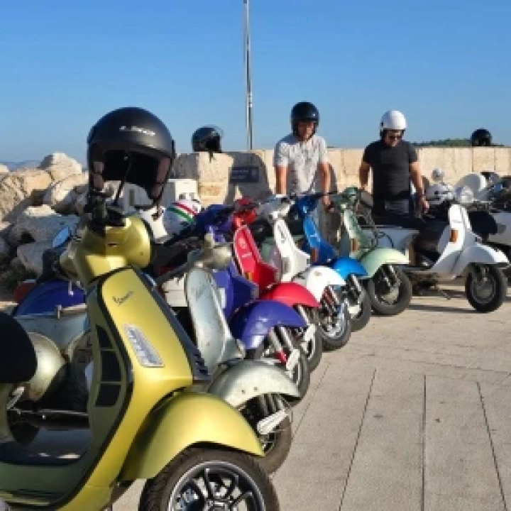 Osnovan vodički Vespa klub:  80 vespaša u defileu kroz Vodice, Srimu i Tribunj 