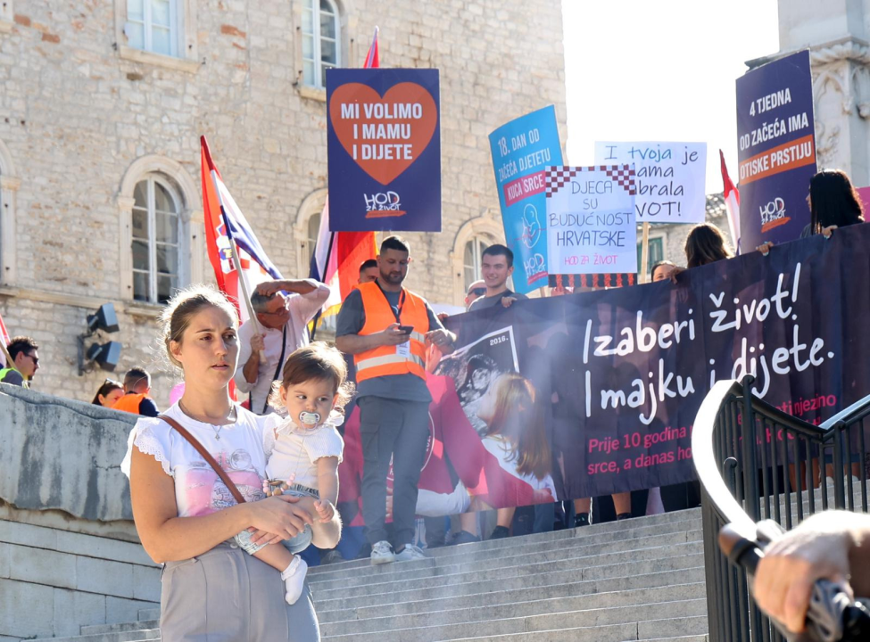 Prvi 'Hod za život' održan u Šibeniku: Od katedrale preko rive do Poljane