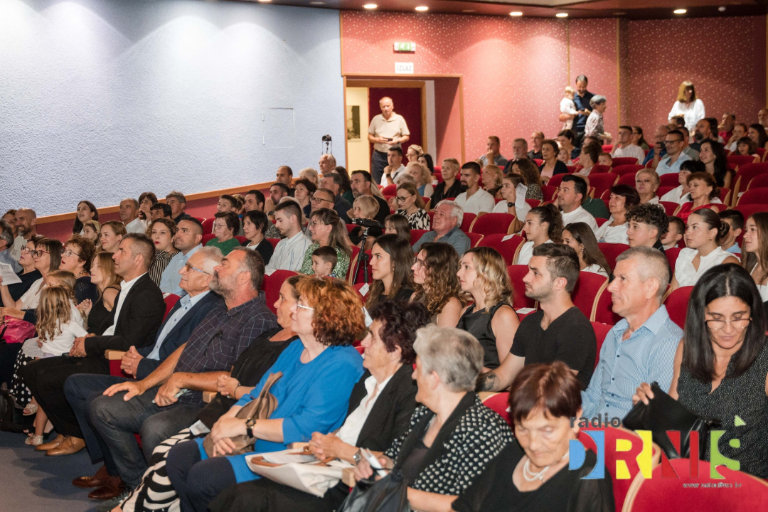 Drniški Tamburaški orkestar obilježio veliki jubilej i prvu memorijalnu večer posvećenu Milki Tomić