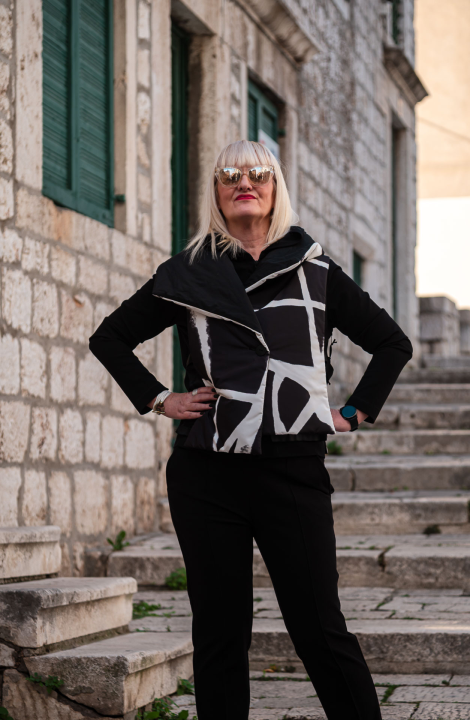 FOTO Modni raj u Šibeniku: Otkrijte ekskluzivne kolekcije hrvatskih dizajnera u Galeriji Juraj Dalmatinac!