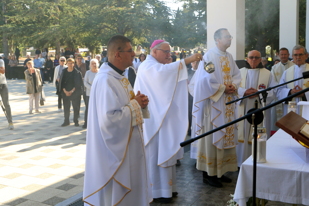 Biskup Tomislav Rogić predvodio misu na Kvanju