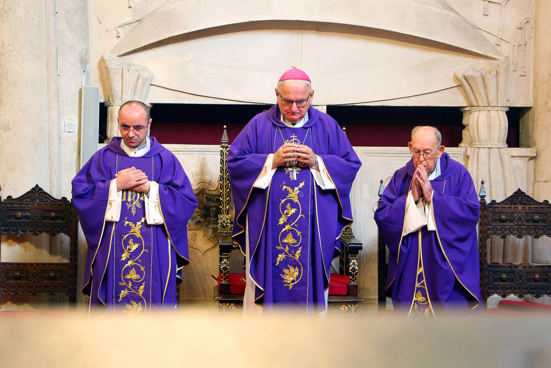 Održana misa za sve preminule svećenike i redovnike Šibenske biskupije