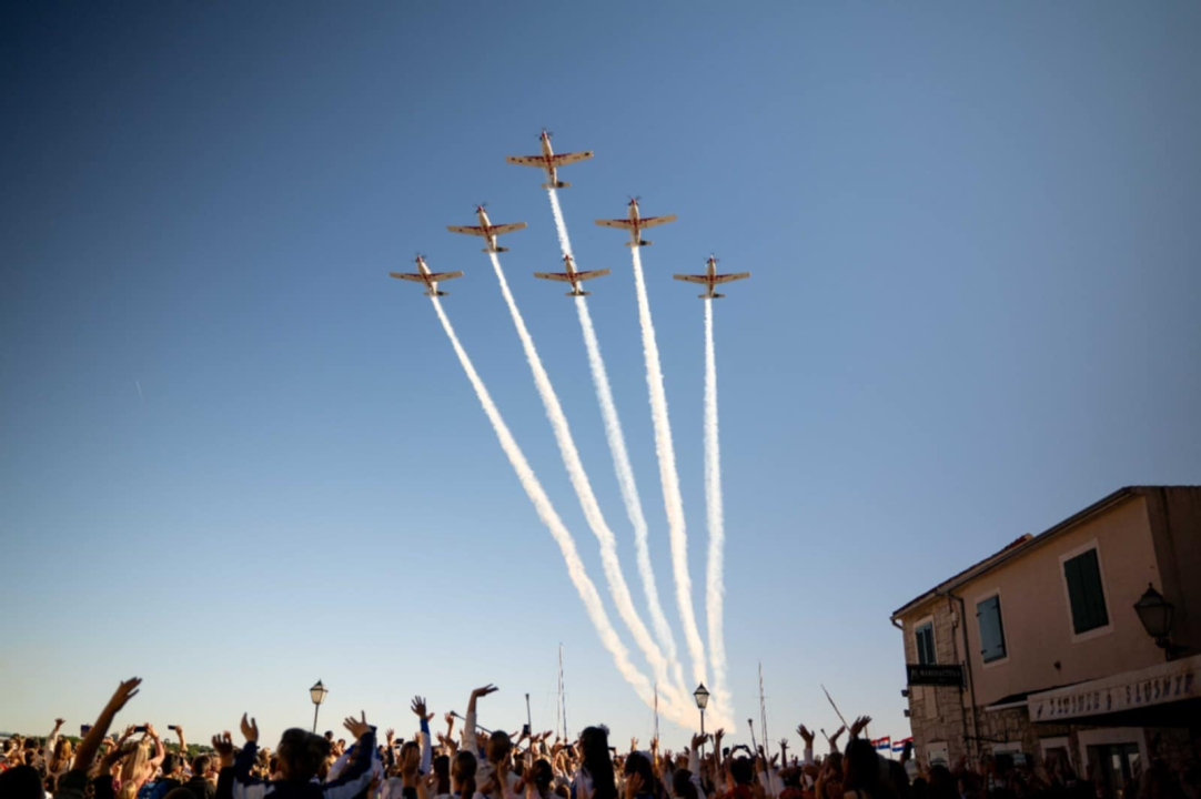 Obilježeno 25 godina Milenijske fotografije Šime Strikomana: Pogledajte spektakularne prelete Krila Oluje