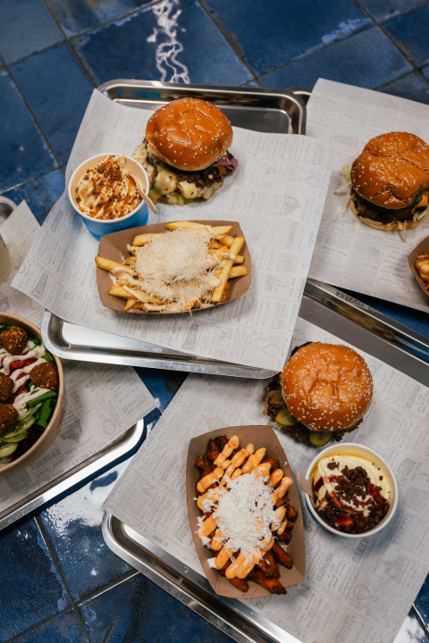 FOTO ŠIZZ je novi gastro 'hotspot' koji će osvojiti sve ljubitelje vrhunskih smash burgera!