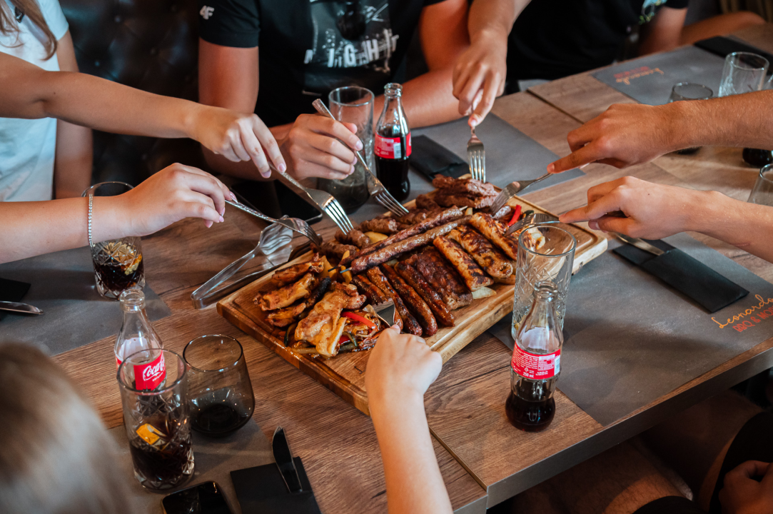 FOTO Omiljeni grill stiže na kućni prag: Leonardo BBQ & More uvodi dostavu!