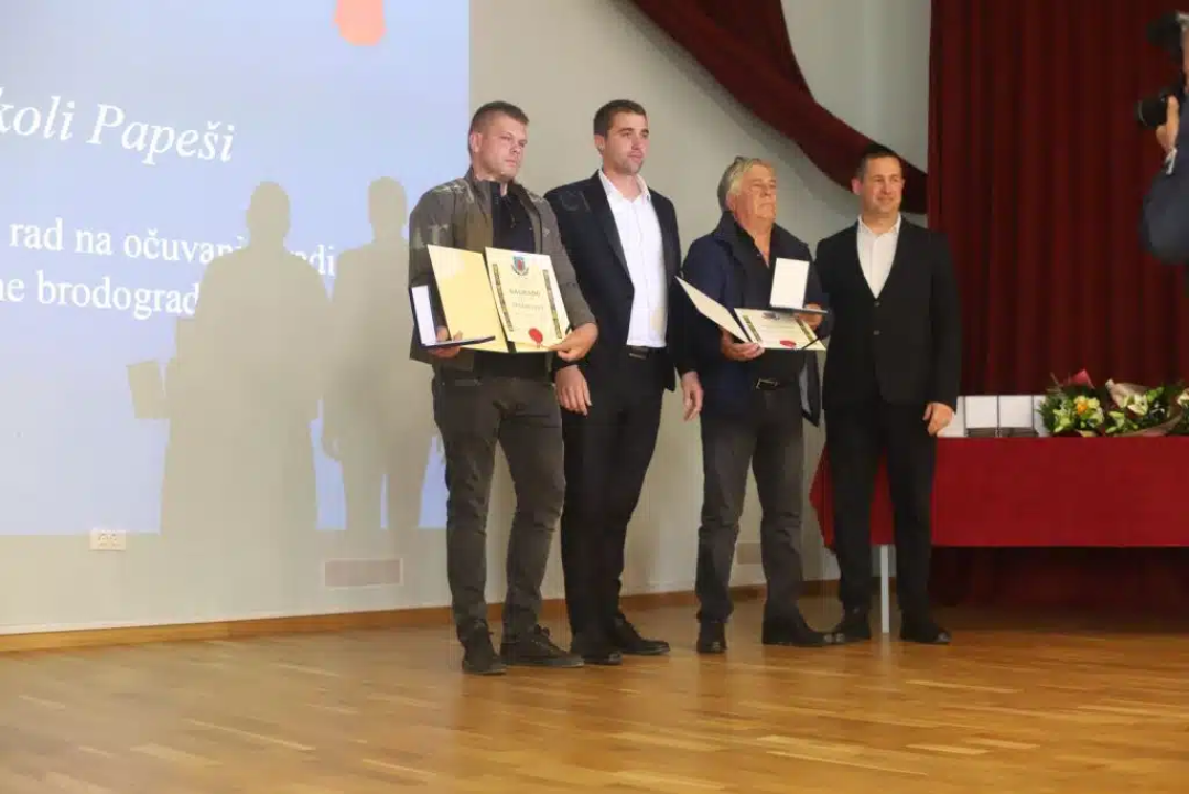 Dodjelom nagrada zaslužnim mještanima obilježen Dan Općine Tisno