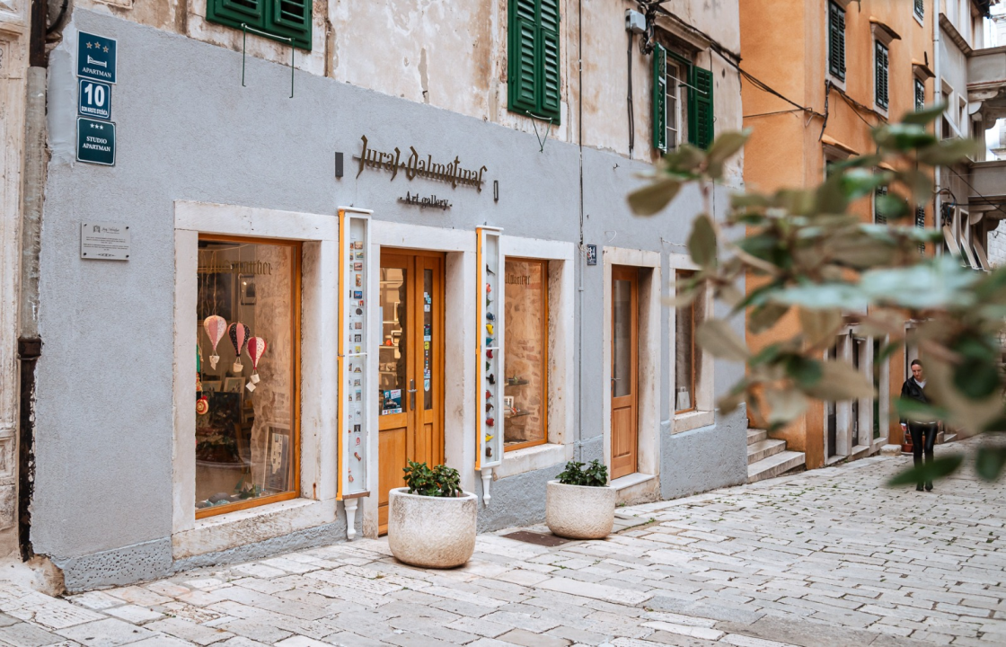 FOTO Uhvatite svoje zauvijek komade u outletu Igora Dobranića Galerije Juraj Dalmatinac!