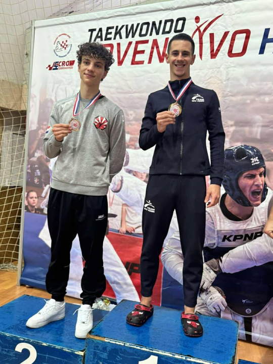 Taekwondo klub DIV briljirao u Zadru: Izvanredan nastup seniorske ekipe, Teskera i Dodik zlatni
