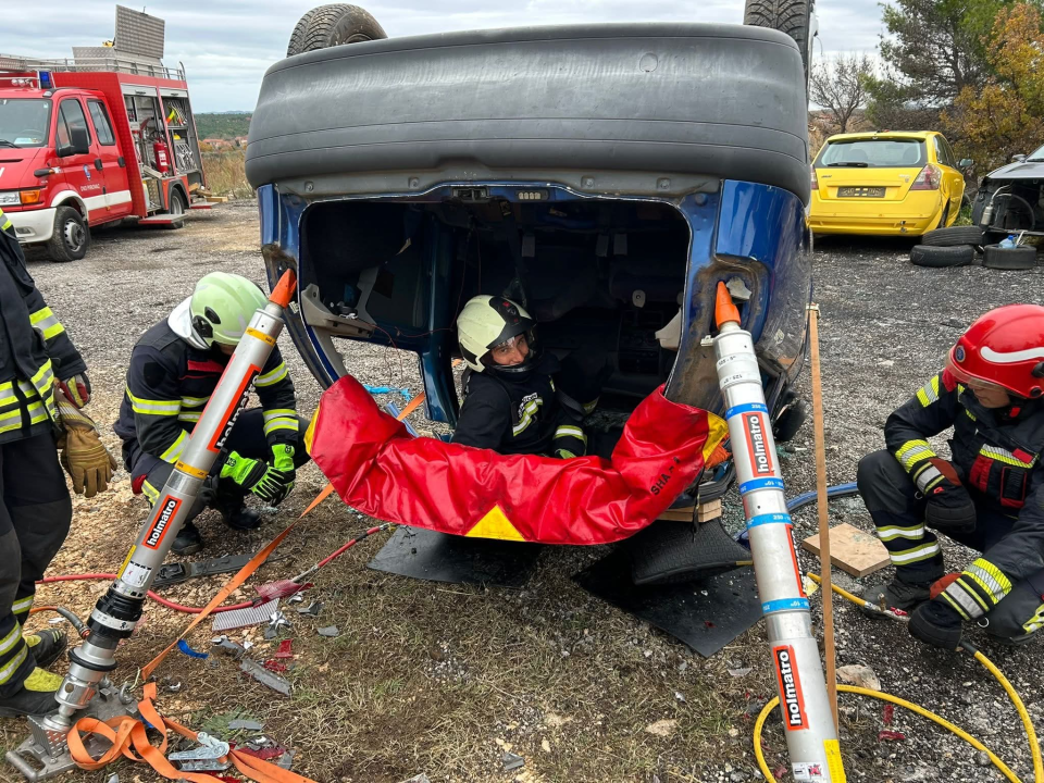 Pirovački vatrogasci spremni za nove izazove, završena edukacija za spasilačke alate