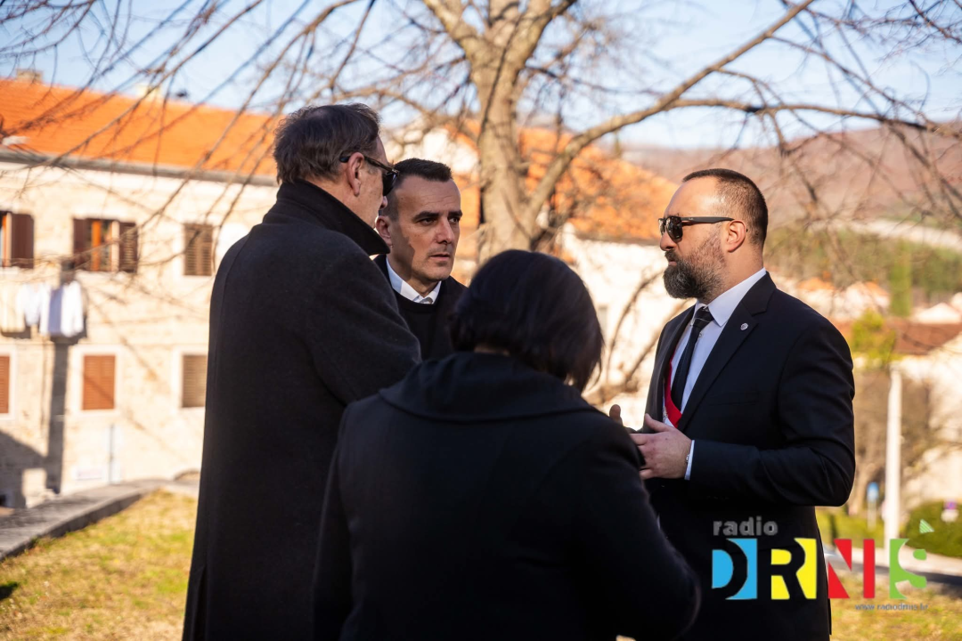 Drniš obilježio 1100 godina Hrvatskoga Kraljevstva postavljanjem spomen ploče