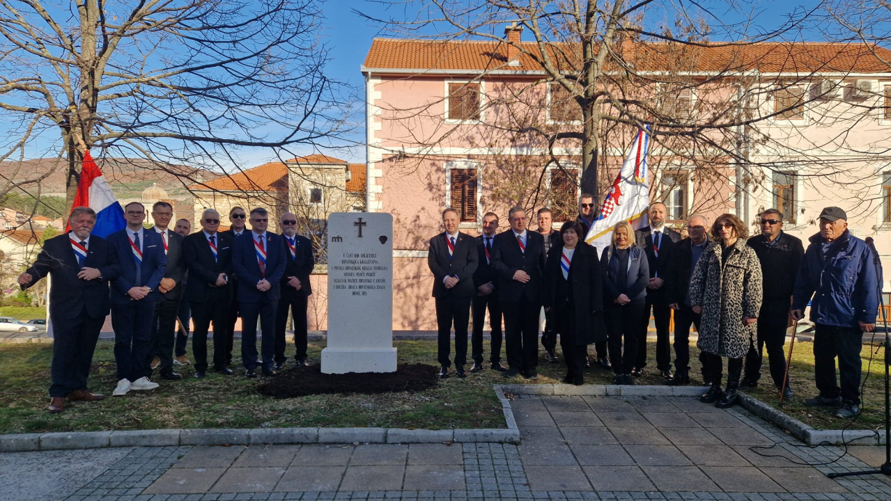 Drniš obilježio 1100 godina Hrvatskoga Kraljevstva postavljanjem spomen ploče