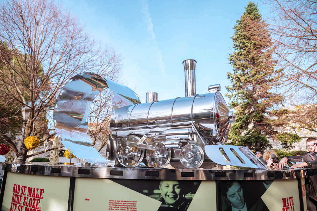 Skulptura 'Vlaka u snijegu' u Parku kao posveta najljepšoj uspomeni djetinjstva i Šibenčaninu Mati Relji 